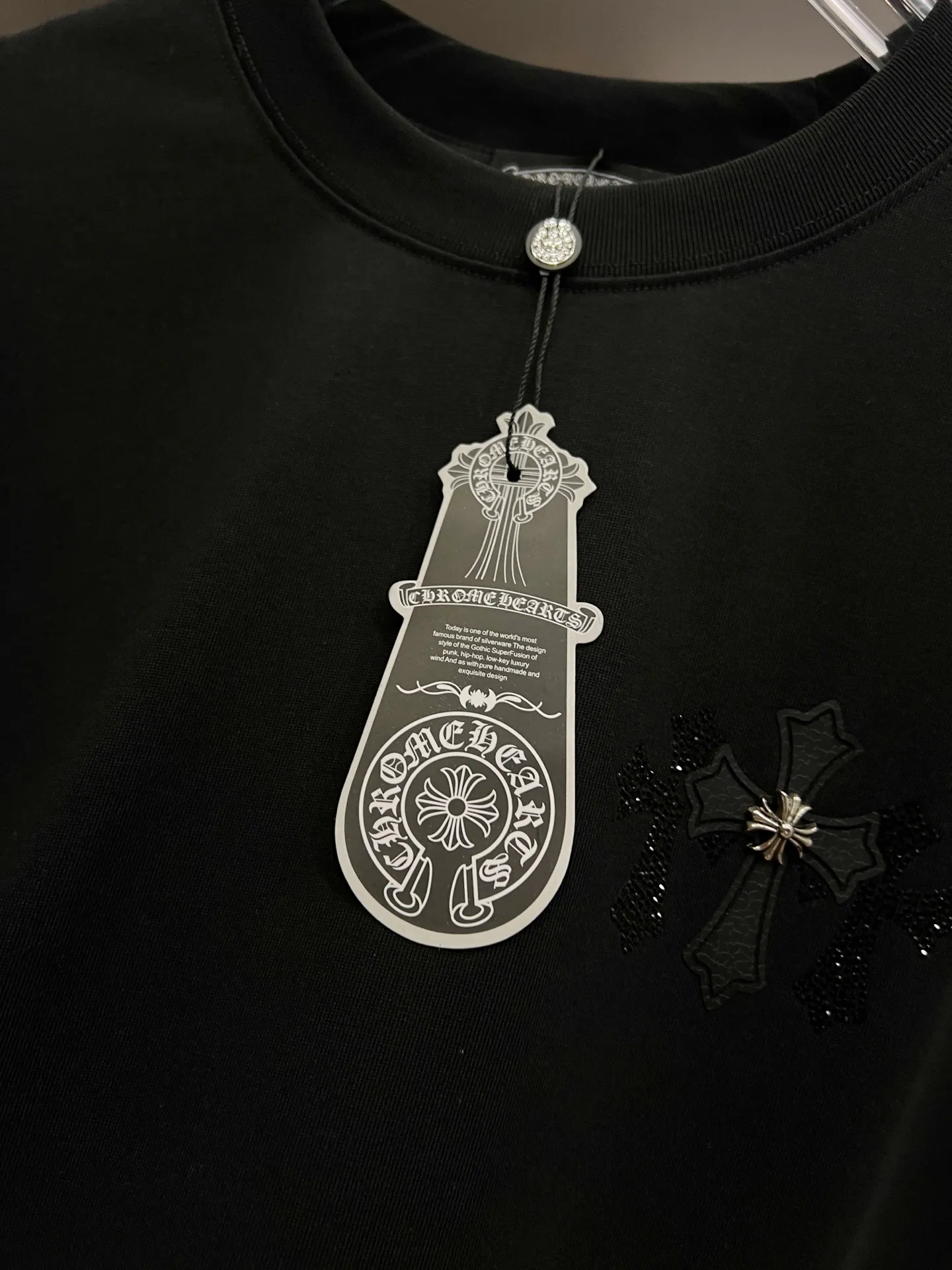 🅿️190 CH Crow 2025 Autumn and Winter New Short-sleeved T-shirt Cross leather craft Customized hardware metal + Middle Eastern Australian diamond design craft The real thing is great🔥Same style for men and women, loose version Size S M L XL XXL Five sizes Black White Angora Red